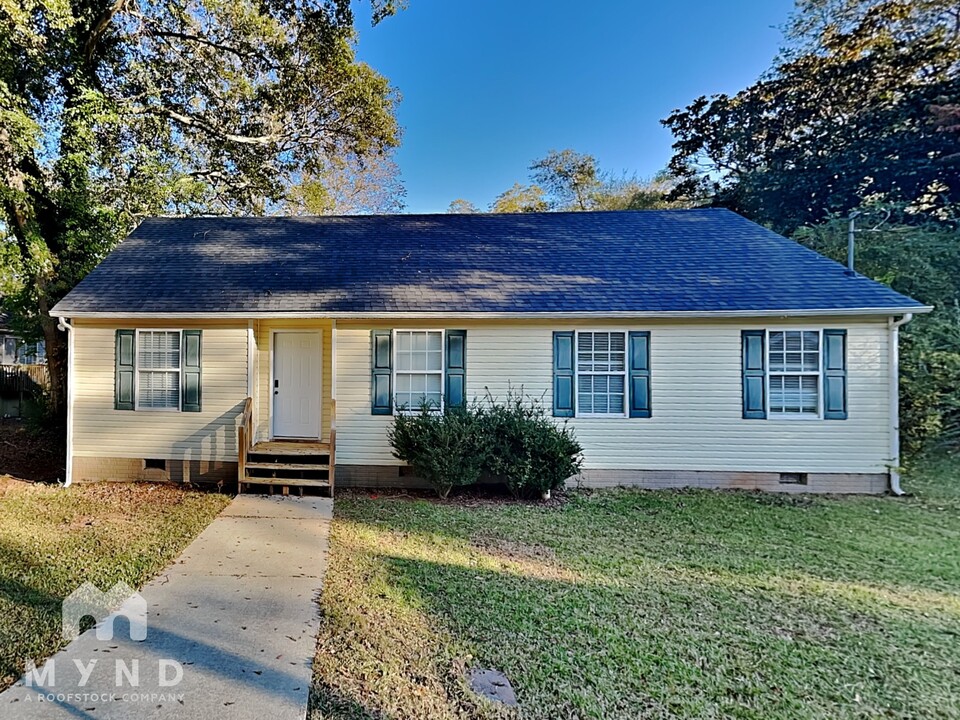 6 Walker St in Newnan, GA - Foto de edificio