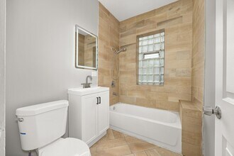 6813 S St Lawrence Ave, Unit 2 in Chicago, IL - Building Photo - Building Photo