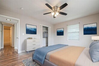 8430 Round Rock Dr, Unit 2 in Houston, TX - Building Photo - Building Photo