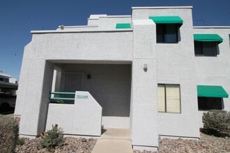 7913 E Colette Cir in Tucson, AZ - Foto de edificio - Building Photo