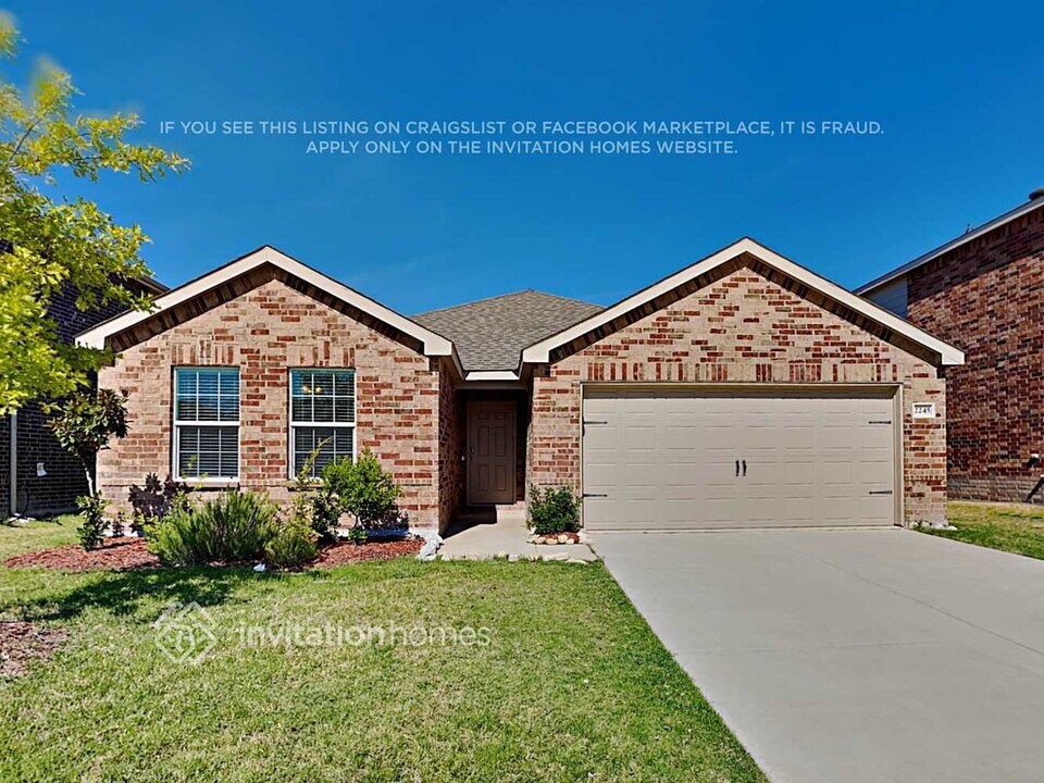 2245 Heaton St in Forney, TX - Building Photo