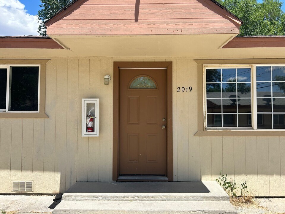 2019 Valley Rd in Reno, NV - Building Photo