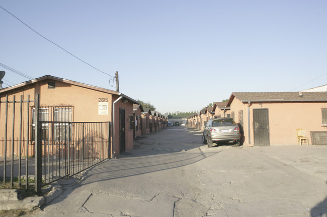 2615 N Santa Fe Ave in Compton, CA - Building Photo - Building Photo