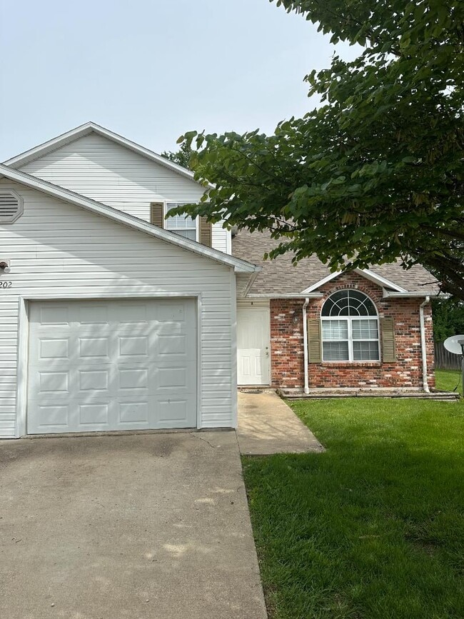 202 S Woods Ct in Ashland, MO - Building Photo - Building Photo