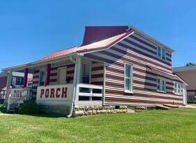 402 E 17th St in Bloomington, IN - Building Photo