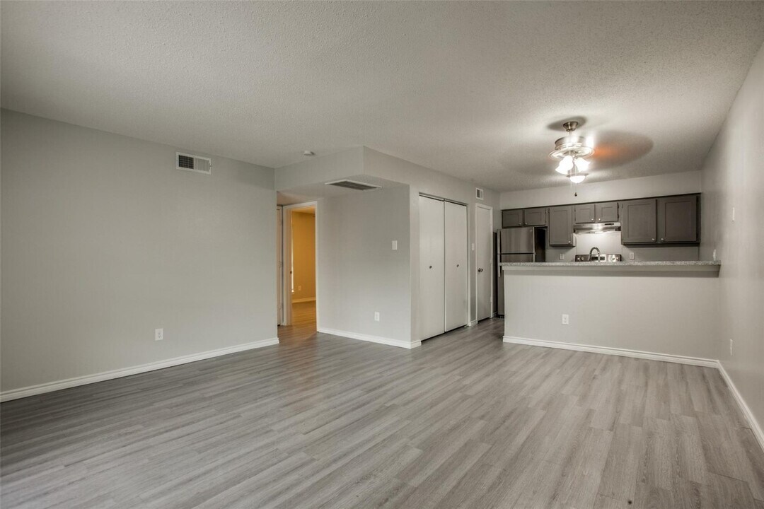 1935 Cranford Dr in Garland, TX - Building Photo