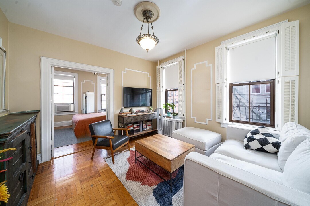 800 Bloomfield St in Hoboken, NJ - Building Photo