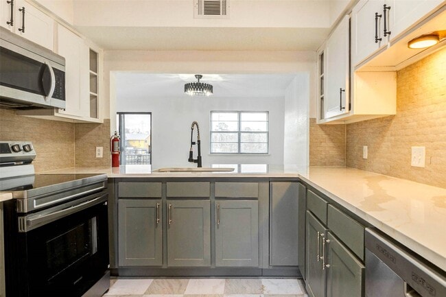 property at 2135 Casa Rio Cir