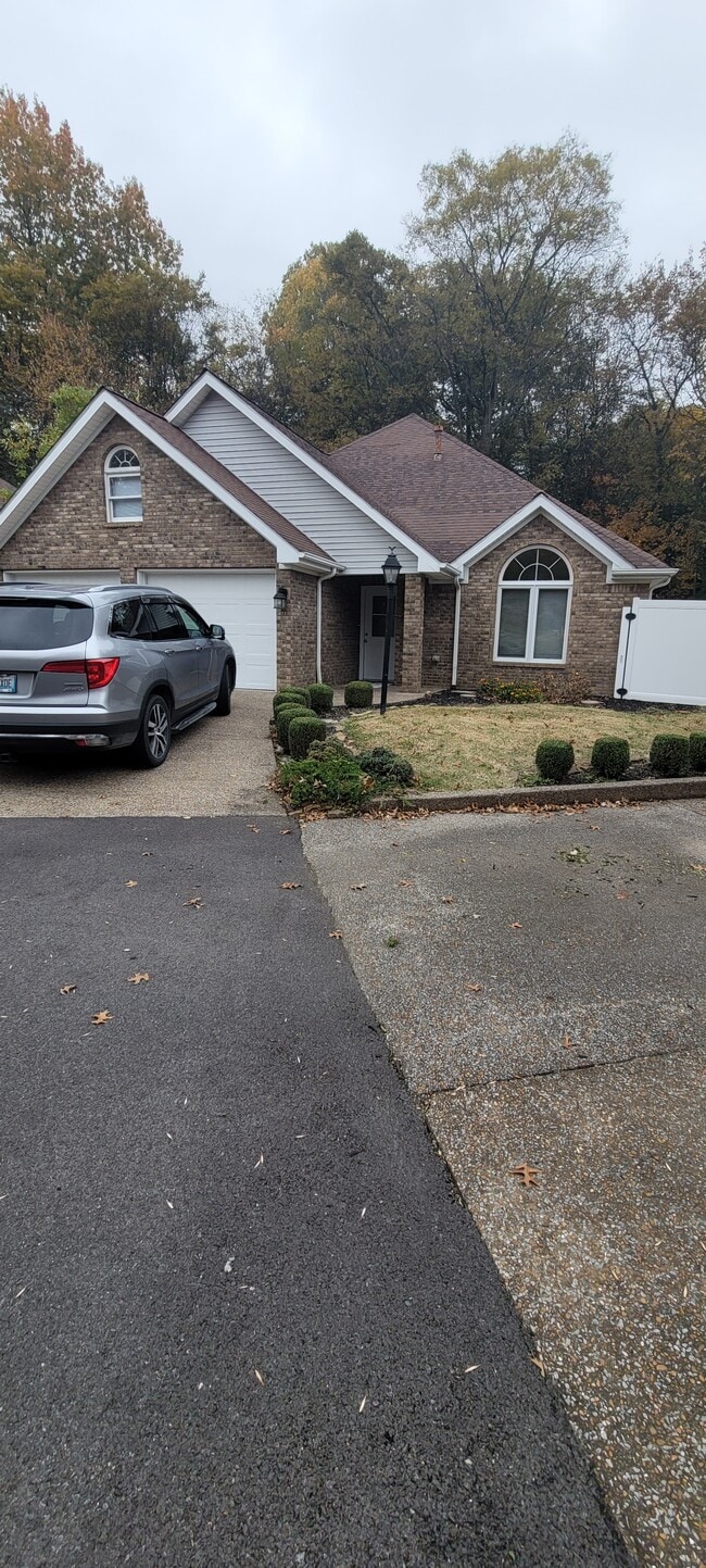 924 Stonebrook Dr in Paducah, KY - Building Photo - Building Photo