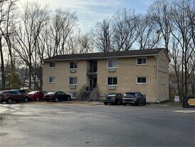 901 Walnut Ave, Unit F in Dixon, IL - Building Photo