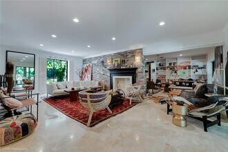 10700 Old Cutler Rd in Coral Gables, FL - Building Photo - Building Photo