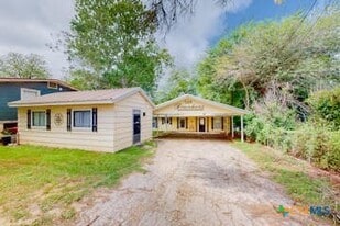 510 Cypress Ridge Rd in McQueeney, TX - Building Photo