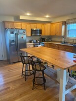 48 Woodbury Ave in Portsmouth, NH - Building Photo