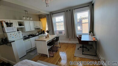 1185 Commonwealth Ave in Boston, MA - Building Photo - Building Photo