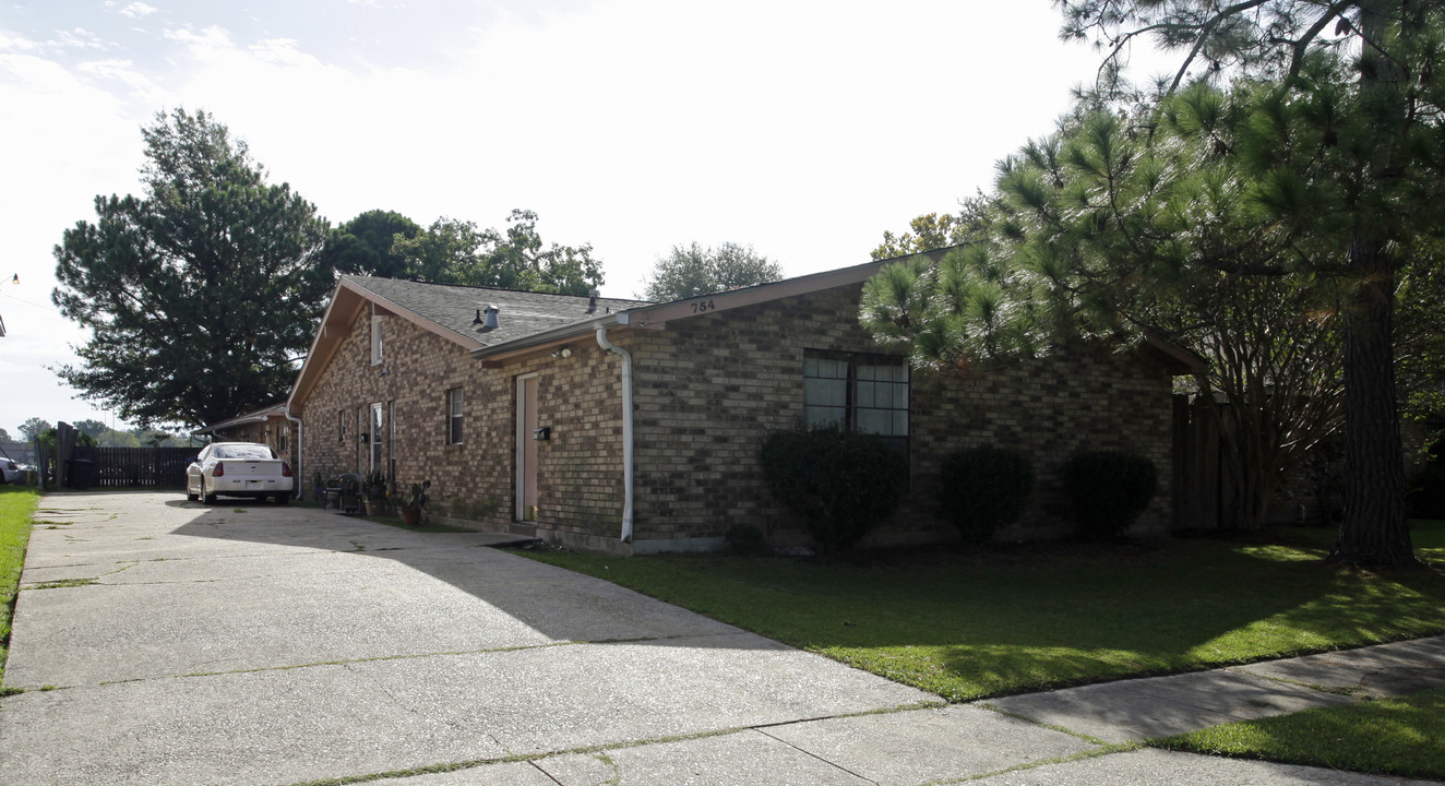 754 Monet Dr in Baton Rouge, LA - Foto de edificio