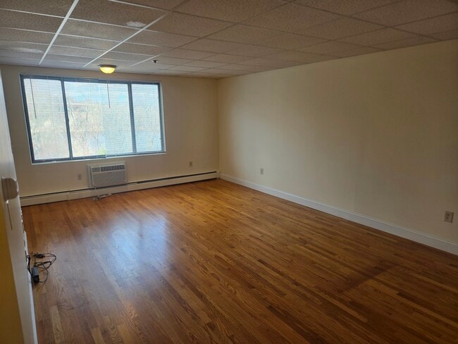 90 Sutton St, Unit 10C in North Andover, MA - Foto de edificio - Building Photo