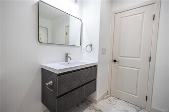 22257 MacFarlane Dr in Los Angeles, CA - Building Photo - Building Photo