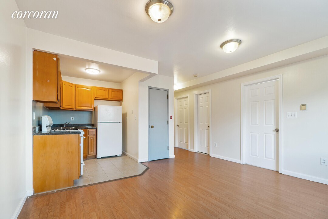1076 Broadway in Brooklyn, NY - Building Photo