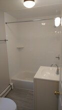 101 Waltham St, Unit 102 in Watertown, MA - Foto de edificio - Building Photo