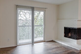 Greenburg Oaks in Portland, OR - Foto de edificio - Building Photo