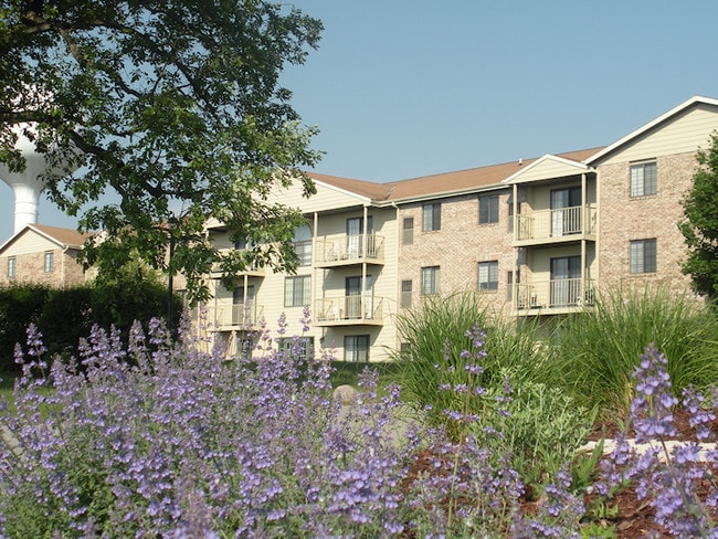 Cameron Heights in Menomonee Falls, WI - Building Photo - Building Photo
