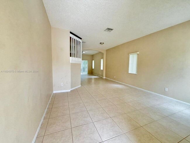 1808 SW 101st Ter in Miramar, FL - Foto de edificio - Building Photo