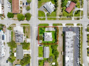 906 Foresteria Dr, Unit 3 in West Palm Beach, FL - Building Photo - Building Photo