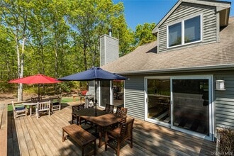 16 Hildreth Rd S in Hampton Bays, NY - Building Photo - Building Photo