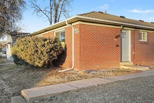 1774 Chester St in Aurora, CO - Building Photo