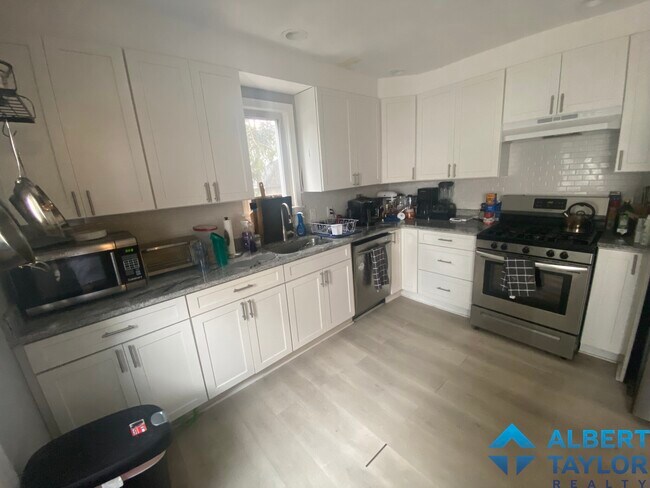 30 Touro Ave, Unit 30