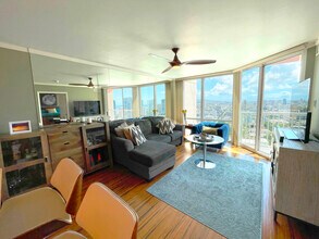 801 S King St in Honolulu, HI - Building Photo - Building Photo