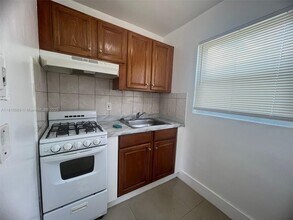 1281 NW 60th St in Miami, FL - Building Photo - Building Photo