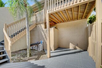 614 Executive Center Dr in West Palm Beach, FL - Building Photo - Building Photo