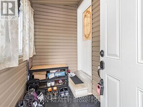 23 Hazelglen Ct in Brampton, ON - Building Photo - Building Photo