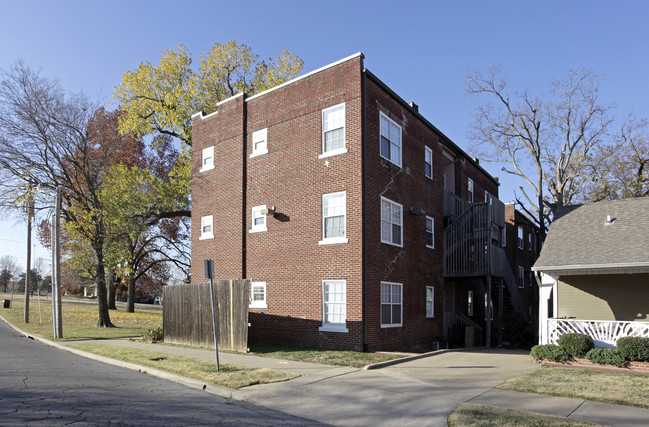 1224 S Frankfort Ave in Tulsa, OK - Foto de edificio - Building Photo