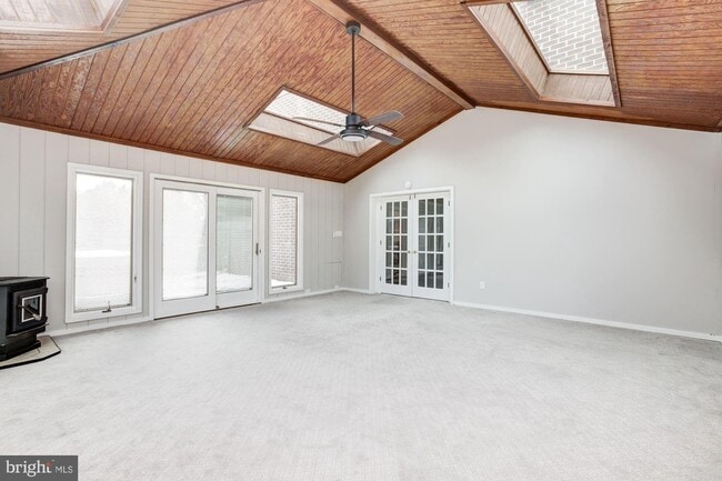 6636 Isle of Skye Dr in Highland, MD - Foto de edificio - Building Photo