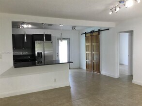 5881 SW 15th St in Plantation, FL - Building Photo - Building Photo