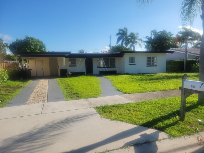 621 NE 9th Ave