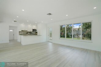 4940 NE 27th Terrace in Lighthouse Point, FL - Foto de edificio - Building Photo