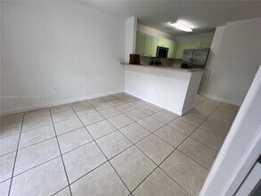 20613 SW 93rd Ave, Unit 2 in Cutler Bay, FL - Foto de edificio - Building Photo