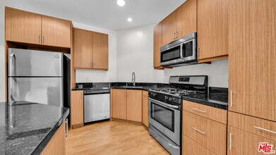 1408 W Washington Blvd in Los Angeles, CA - Building Photo - Building Photo