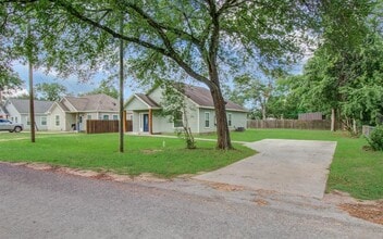 1127 Jackson St in Columbus, TX - Building Photo - Building Photo