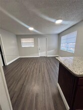 2333 Hayes St in Hollywood, FL - Building Photo - Building Photo