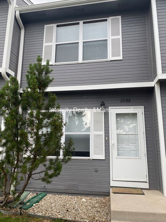 2088 Oakcrest Cir in Castle Rock, CO - Building Photo