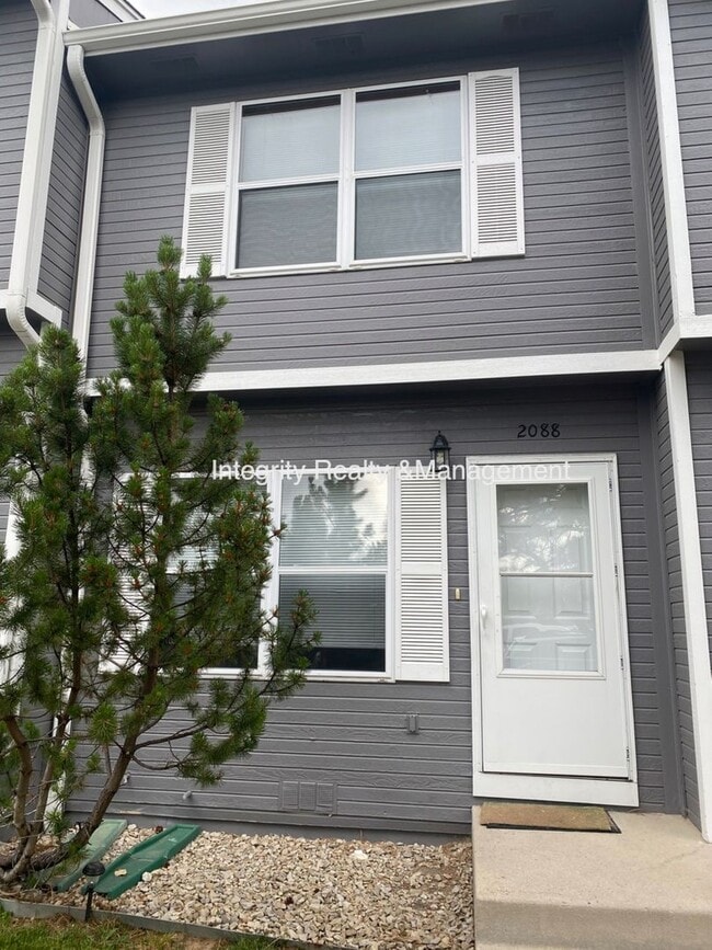 property at 2088 Oakcrest Cir