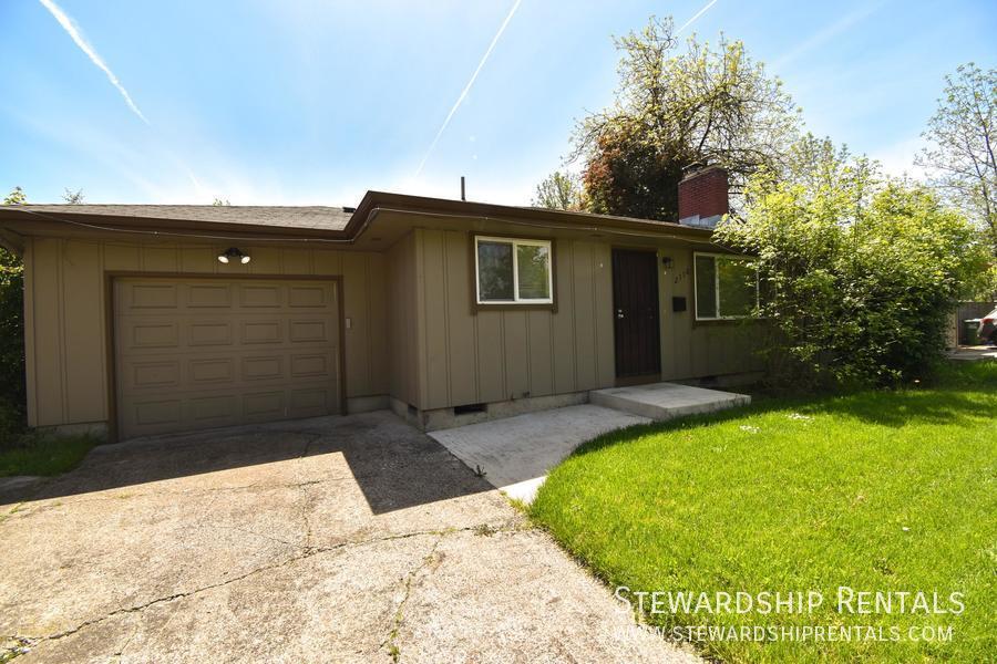 2110 W 18th Ave in Eugene, OR - Foto de edificio
