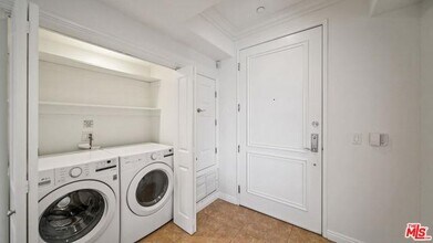 9401 Alcott St in Los Angeles, CA - Building Photo - Building Photo