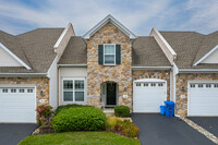 Foxfield Carriages in Garnet Valley, PA - Foto de edificio - Building Photo