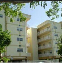 2008 Jackson St in Hollywood, FL - Foto de edificio - Building Photo