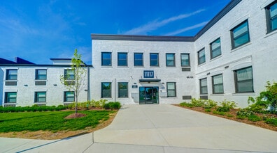 The Cornell Luxury Apartments in Huntley, IL - Foto de edificio - Building Photo